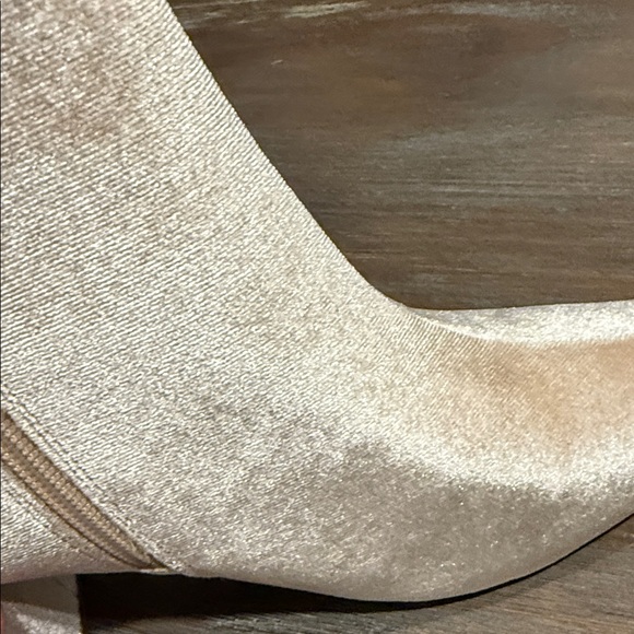 New Journee Womens Hazara Square Toe
Block Heel Ankle Booties Tan Velvet 10 - Picture 10 of 14